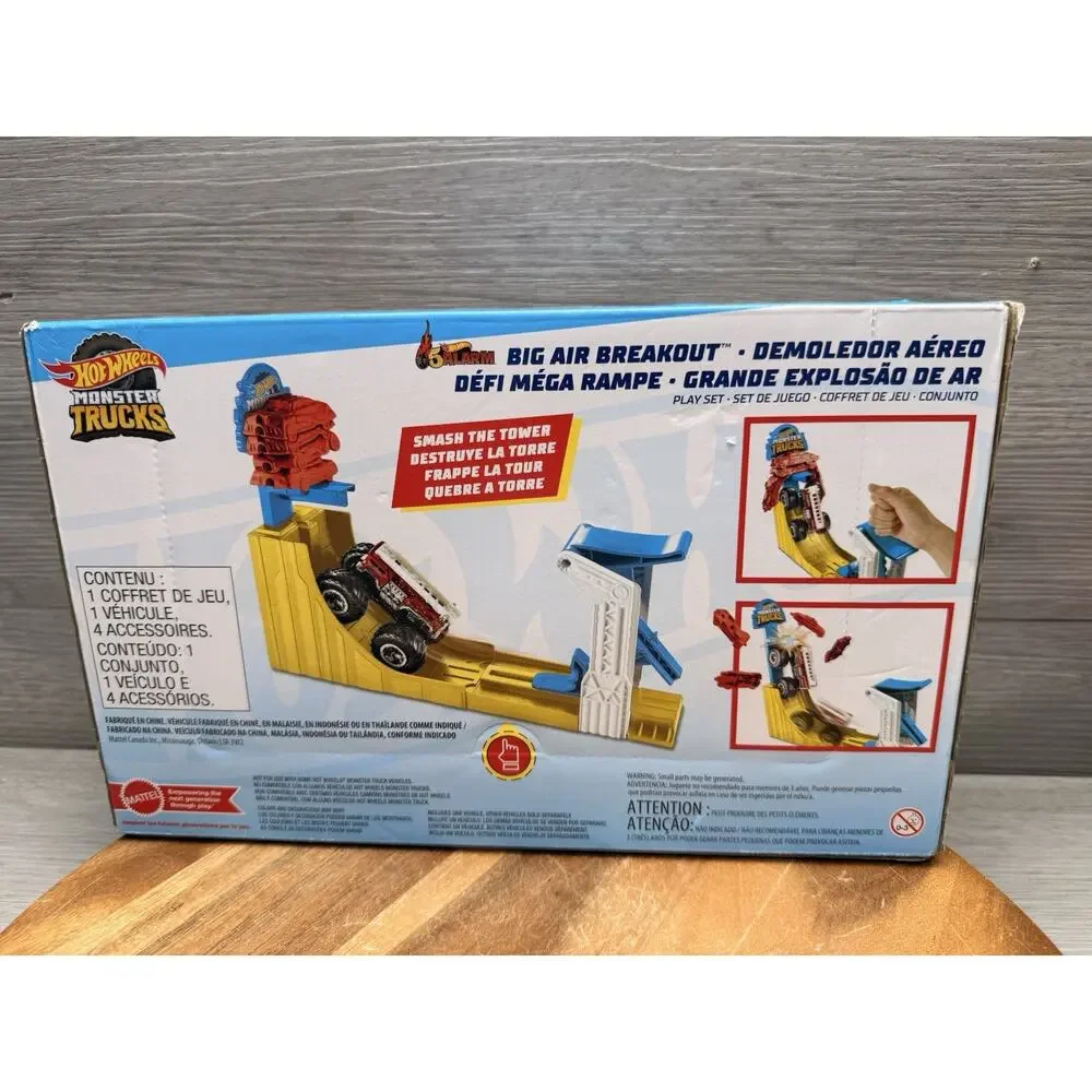 Hot Wheels Monster Trucks Big Air Breakout Truck and Stunt Set NEW IN BOX!
